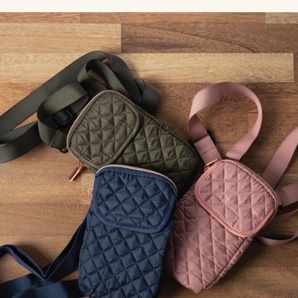 2/30$ 🔮 My tagalongs Olive Phone Cross Body - Picture 1 of 4